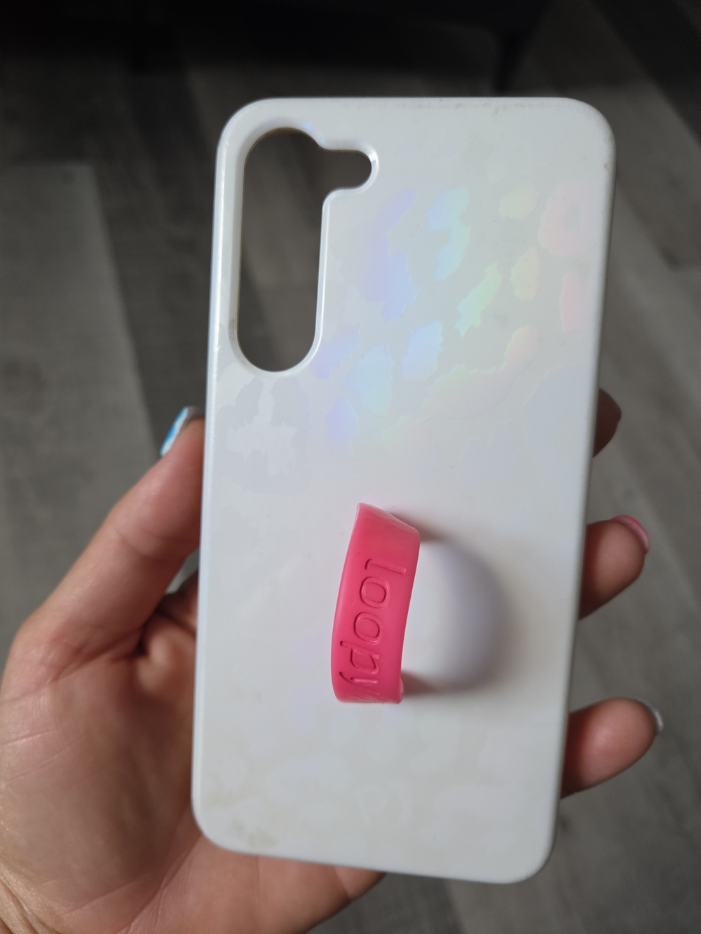 White S23+ Iridescent Leopard Loopy Phone Case with Pink Ring Grip